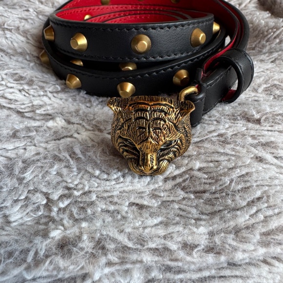 BNIB. Women’s studded feline Gucci belt. Black and gold studded exterior - Picture 2 of 3